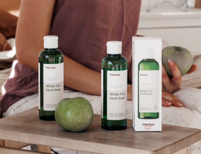 Мягкий очищающий тонер Manyo Bifida Cica Herb Toner