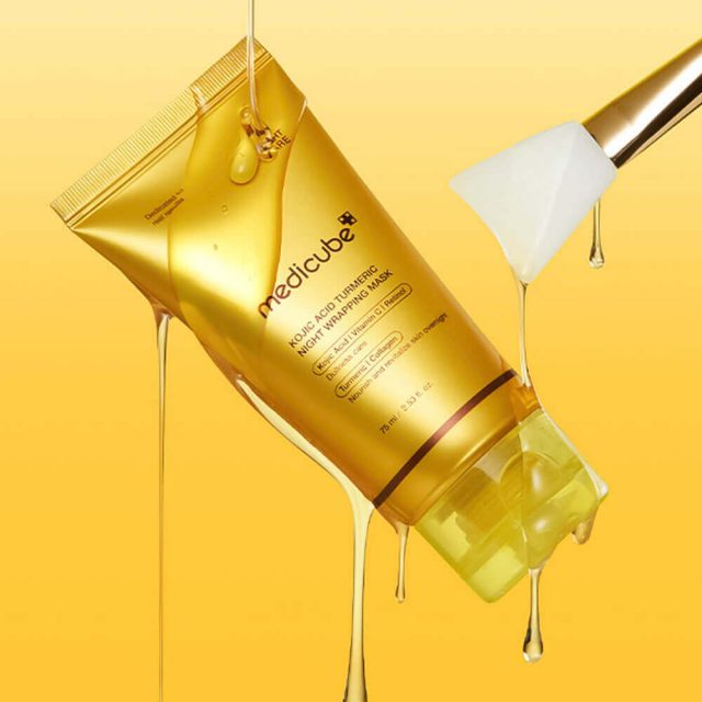 Ночная маска-плёнка с ретинолом и витамином С и койевой кислотой Medicube Kojic Acid Turmeric Night Wrapping Mask