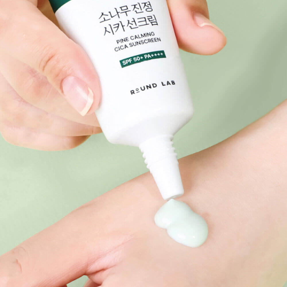 Солнцезащитный крем для проблемной кожи Round Lab Pine Calming Cica Sunscreen SPF50+ PA++++